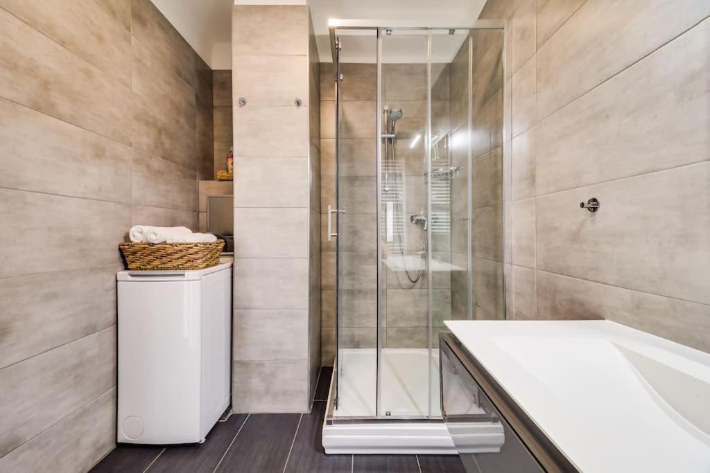 Top Floor Studio With Terrace Praha Bagian luar foto