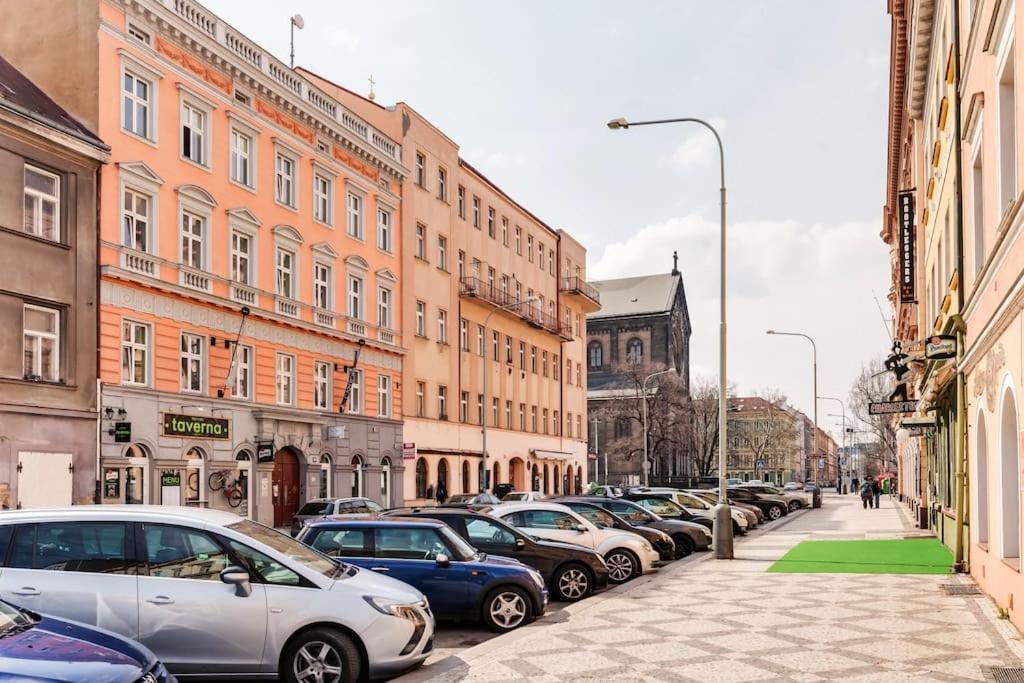 Top Floor Studio With Terrace Praha Bagian luar foto
