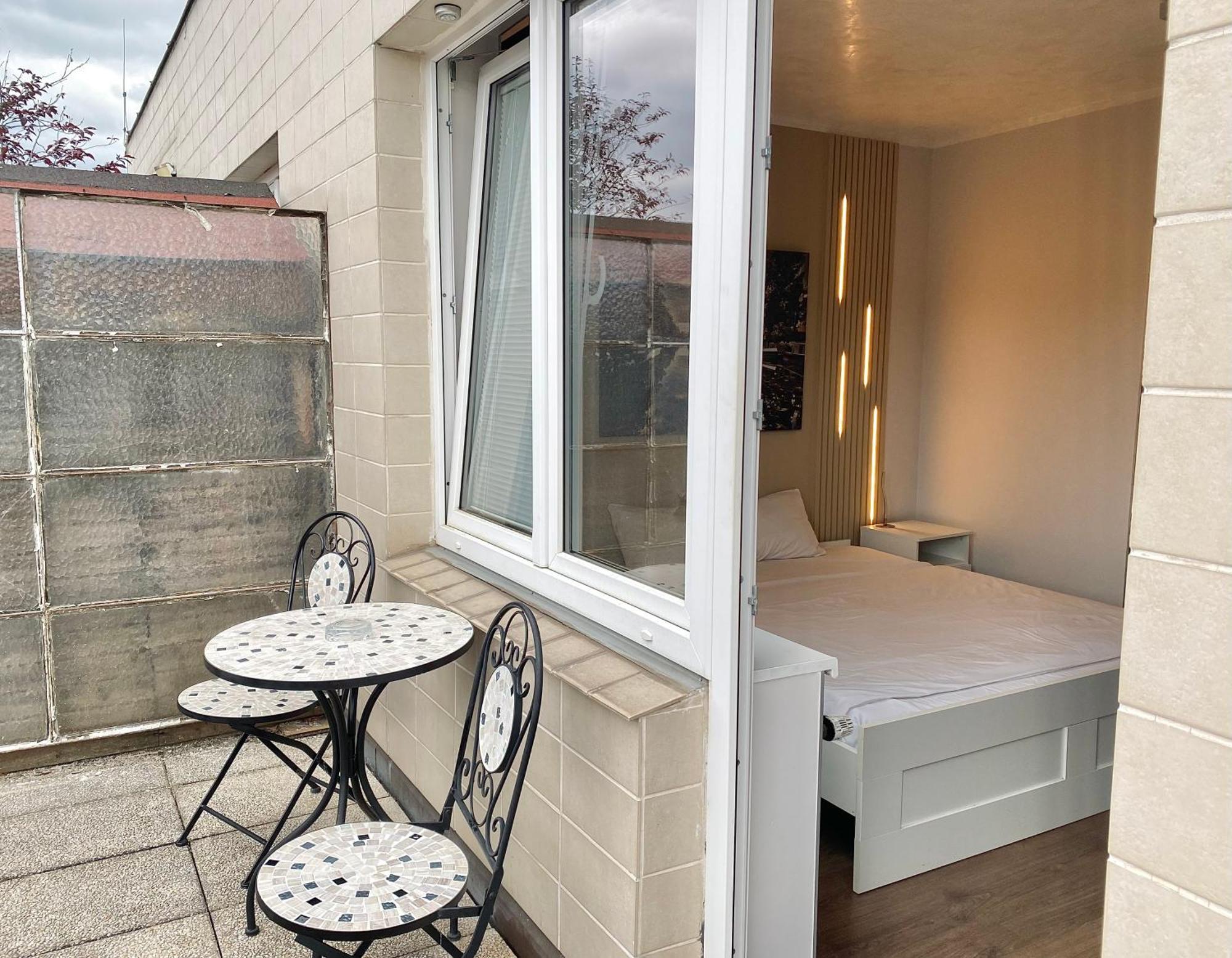 Top Floor Studio With Terrace Praha Bagian luar foto