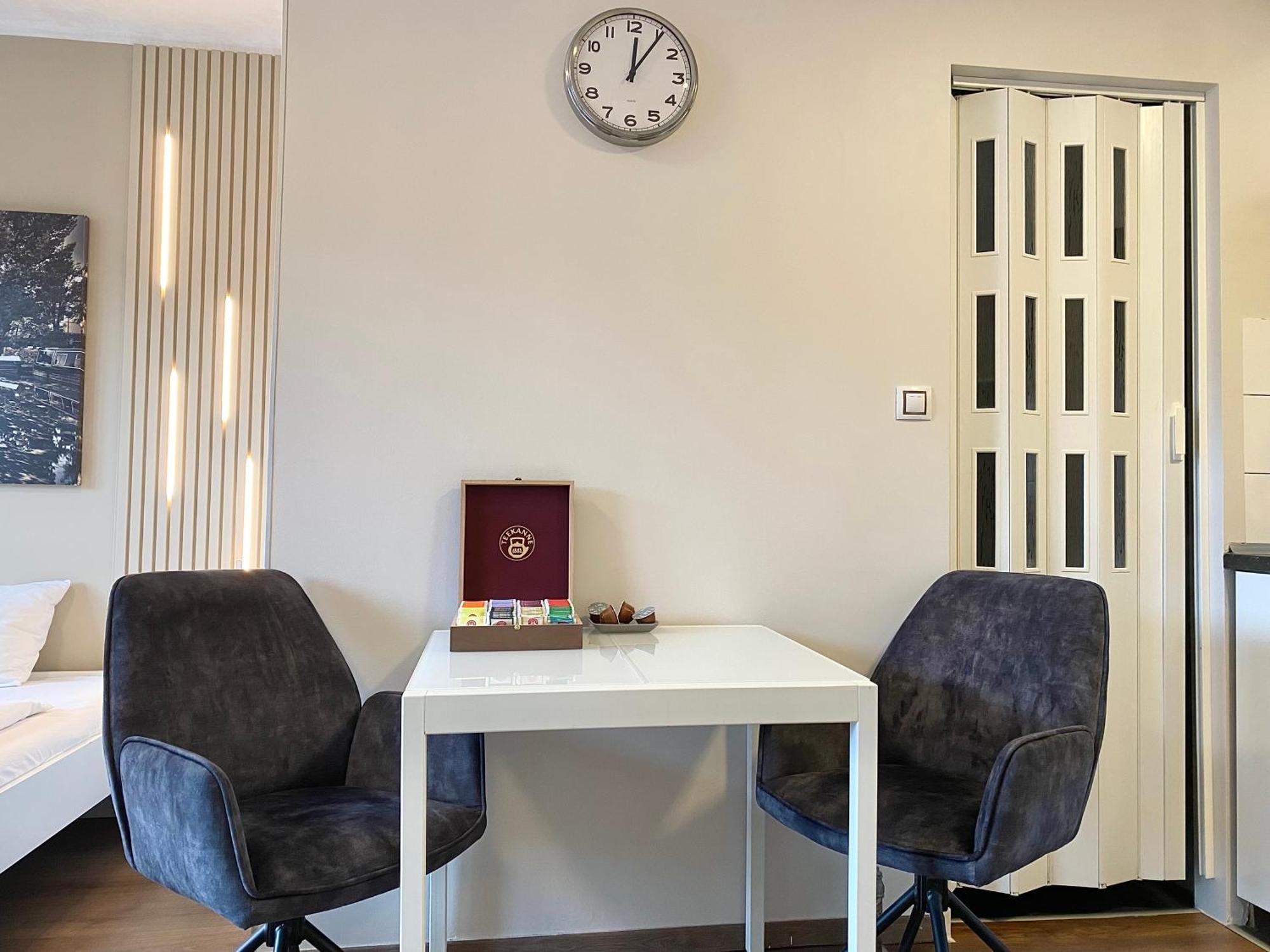 Top Floor Studio With Terrace Praha Bagian luar foto