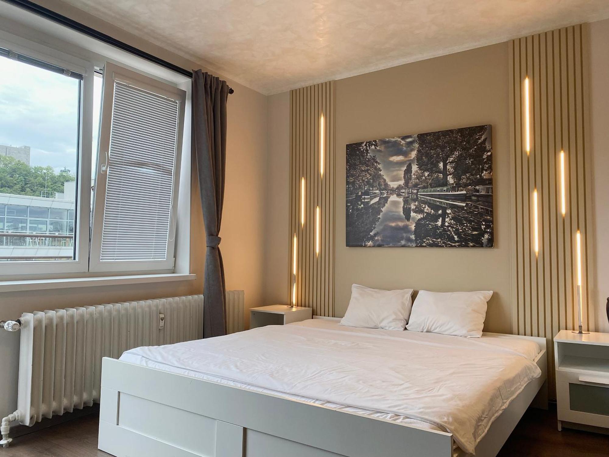 Top Floor Studio With Terrace Praha Bagian luar foto